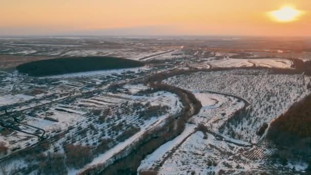 Vlucht over de winterse natuur van het Penza-gebied van de Russische Federatie — Stockvideo