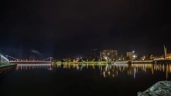 ペンザの堤防の夜の風景 スーラ川 — ストック写真