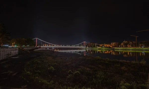 彭扎堤岸的夜景 苏拉河 — 图库照片