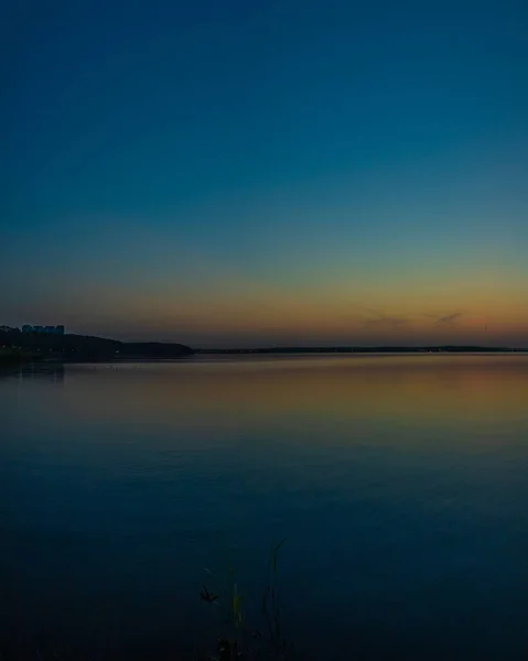 Lac Senezh après le coucher du soleil. oblast de Moscou — Photo