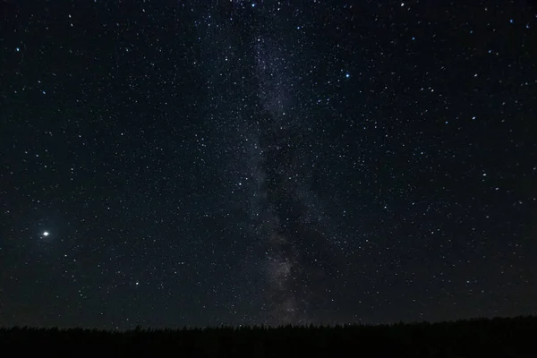 Vía Láctea Noche Oscura Filmada Pueblo Ruso Foto Alta Calidad — Foto de Stock