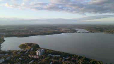 Senezh Gölü Solnechnogorsk şehri Moskova bölgesi. 4k 