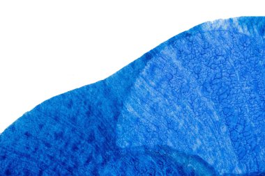 beyaz kağıt arkaplan üzerindeki mavi soyut akrilik boya renk dokusu rorschach mürekkep lekesi yöntemi kullanılarak