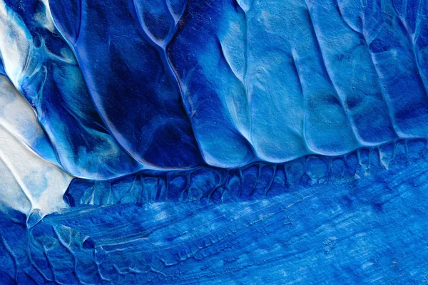 beyaz kağıt arkaplan üzerindeki mavi soyut akrilik boya renk dokusu rorschach mürekkep lekesi yöntemi kullanılarak