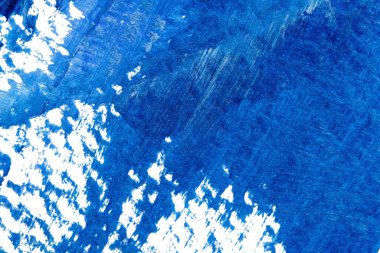 beyaz kağıt arkaplan üzerindeki mavi soyut akrilik boya renk dokusu rorschach mürekkep lekesi yöntemi kullanılarak