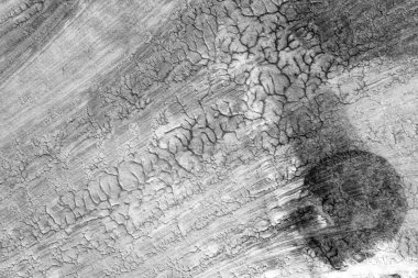 beyaz kağıt arkaplan üzerinde siyah beyaz soyut akrilik boya renk dokusu rorschach mürekkep lekesi yöntemi kullanarak