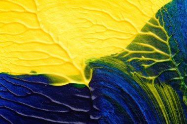 mavi yeşil soyut akrilik boya renk dokusu beyaz kağıt arkaplan üzerinde rorschach mürekkep lekesi yöntemi kullanılarak