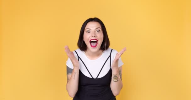 Amazed Shocked Woman Saying Wow Standing Isolated Yellow Background Excited — Stock Video