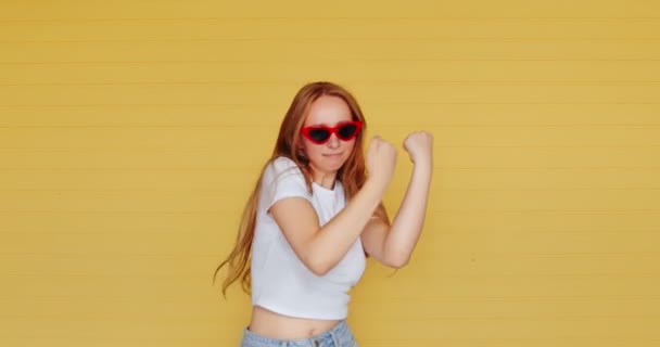 Beautiful Hipster Unusual Woman Dancing Funny Dance Yellow Background Modern — Stock Video
