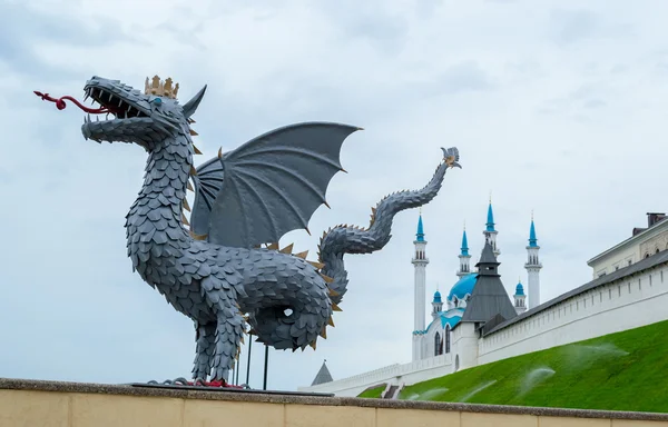 Dragon and Kul Sharif in Kazan Russia — Stock Photo, Image