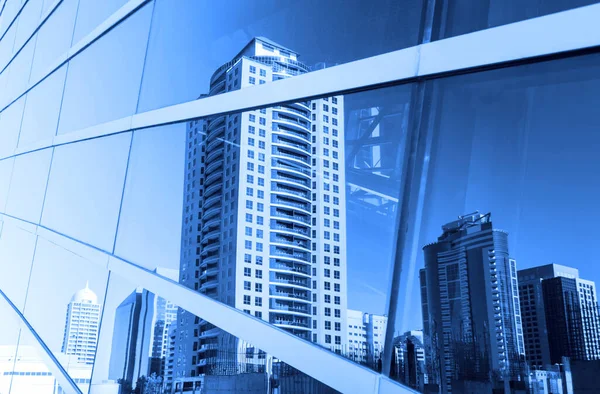 Edificios Reflejados Ventanas Edificios Oficinas Modernos —  Fotos de Stock