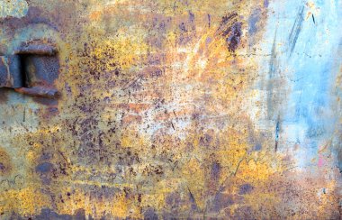 kırık boya ile renkli paslı metal