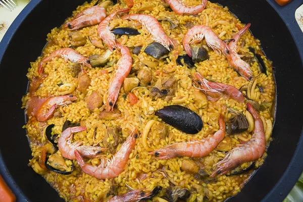 Paella with prawns and mussels, typical Spanish dish, ingredients of the Mediterranean, Spain — Stock Photo, Image