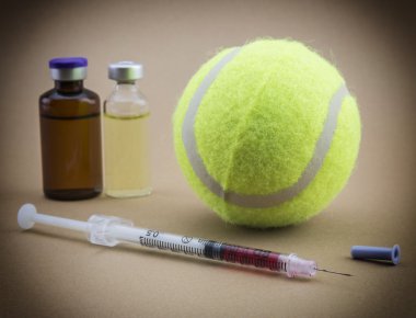 Araştırma ile birlikte bir top tenis, idrar testleri kavramı