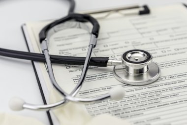 Stetoskop ve beyaz eldiven lateks, test tıbbi muayene