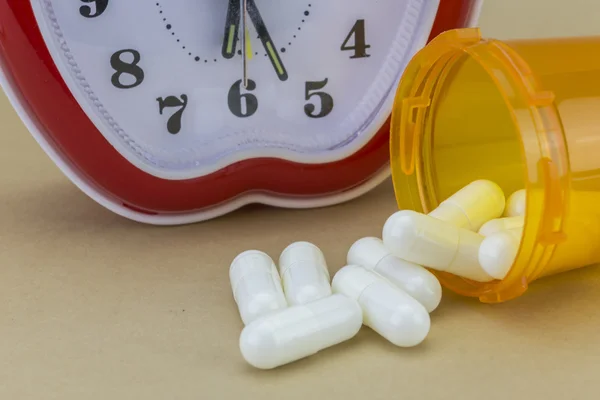 일부 약과 녹색 시계, 매일 약물 치료 — 스톡 사진
