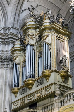  View of the monumental organ located within the choir, typically Spanish, baroque style with horizontal tubes in both facades, Spain