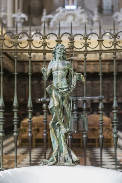 Sculpture of risen Jesus made in bronze — Stock Photo, Image