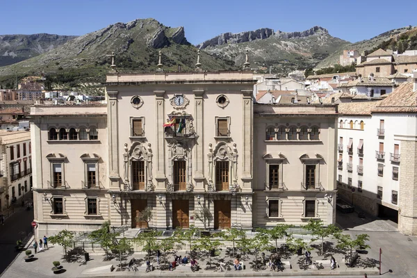 Municipio della città di Jaen, noto anche come Palazzo Comunale, situato di fronte alla cattedrale, di aspetto coloniale è stato realizzato dall'architetto Antonio Maria Sanchez nel 1949, prendere in Jaen, Spagna — Foto Stock