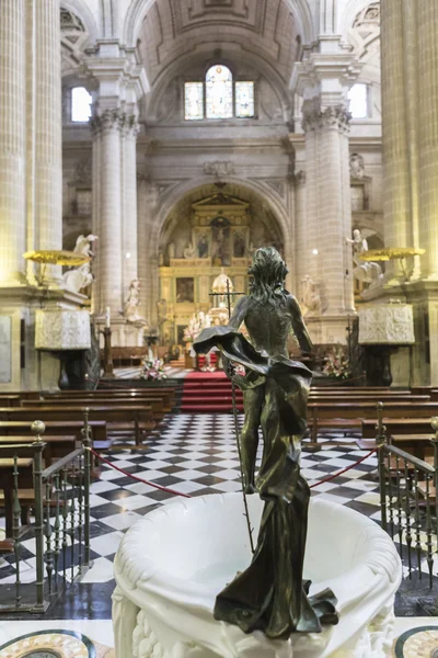 Sculpture of risen Jesus made in bronze — 图库照片