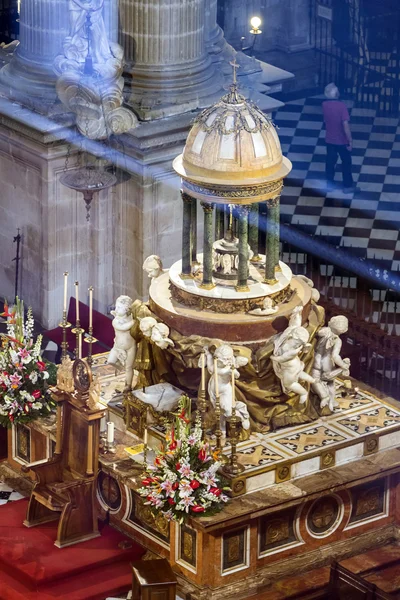 High altar, center of the presbyterate, Jaen, Spain — Stock Photo, Image