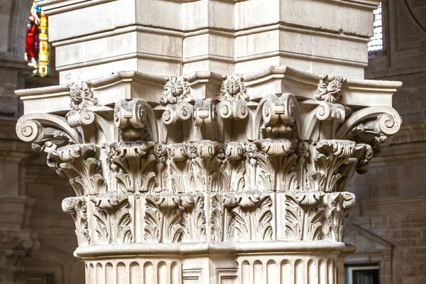 Dettaglio Colonne di stile corinzio e fusti striati — Foto Stock