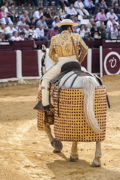 Picador ταυρομάχος, lancer, δουλειά της οποίας είναι η αποδυνάμωση της bull — Φωτογραφία Αρχείου