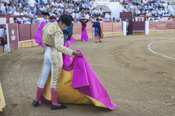 Hiszpański bullfighter Curro Jimenez walki byków z crut — Zdjęcie stockowe