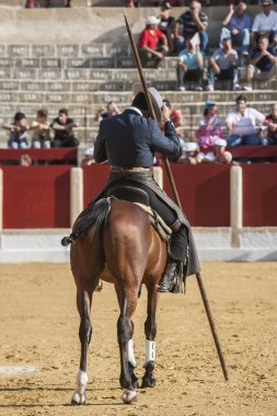 Alvaro montes, at sırtında İspanyol cadı garrocha üzerinde Boğa güreşçisi 