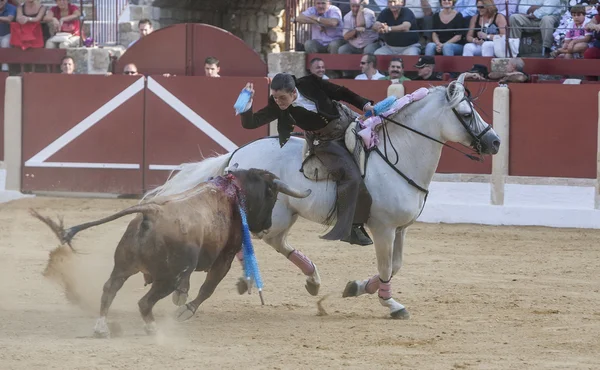 Noelia mota, Stierkämpferin zu Pferd spanisch, ubeda, jaen, spanien — Stockfoto