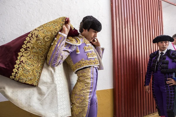 Spainish bullfighter Sebastian Castella putting itself the walk — Stock Photo, Image