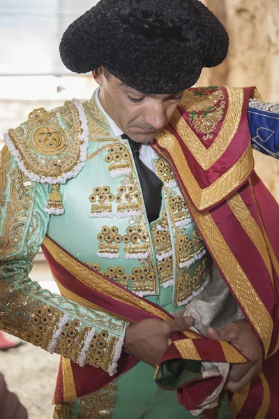 Spainish bullfighter Manuel Jesus El Cid oddanie się pieszo — Zdjęcie stockowe