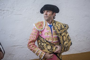 İspanyol boğa güreşçisi Jose Tomas, Linares Bulvarı, İspanya 'da savaşmak için ayrılmadan hemen önce tamamen odaklanmıştı.