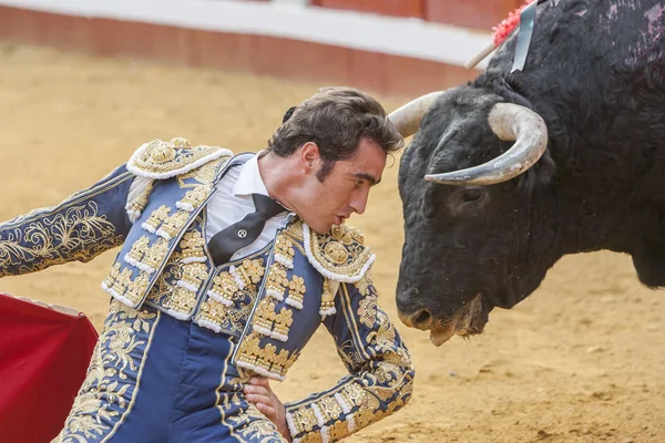 Der spanische Stierkämpfer david fandila el fandi Stierkampf mit — Stockfoto