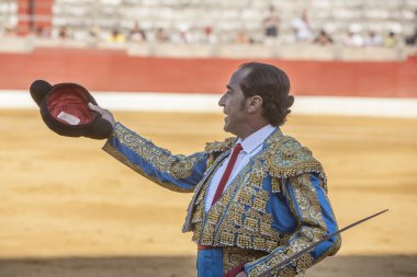 İspanyol Boğa Güreşçisi Luis Francisco Espla halkı selamlıyor