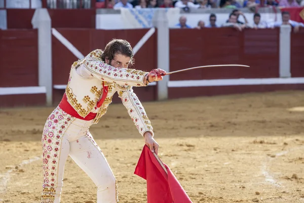 El torero español Juan José Padilla se prepara para entrar a —  Fotos de Stock