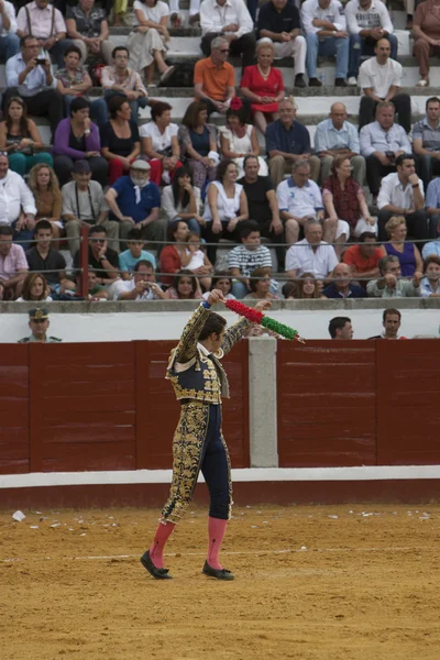 Il torero spagnolo El Fandi con bandiere in ogni mano, classe — Foto Stock