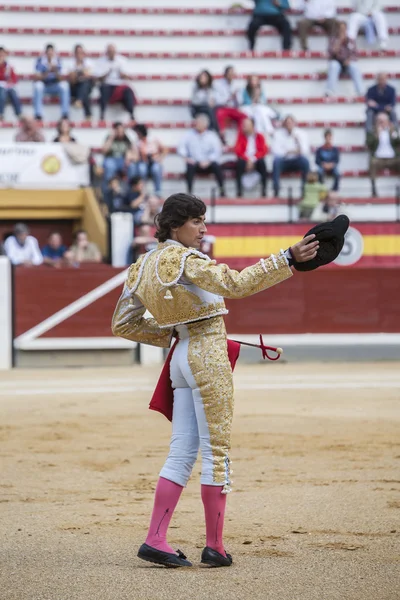 Toureiro espanhol Cesar Jimenez no beco à espera no pa — Fotografia de Stock