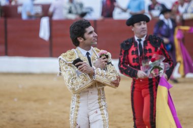 İspanyolca Boğa güreşçisi Curro ile kamu tebrik Diaz onun 