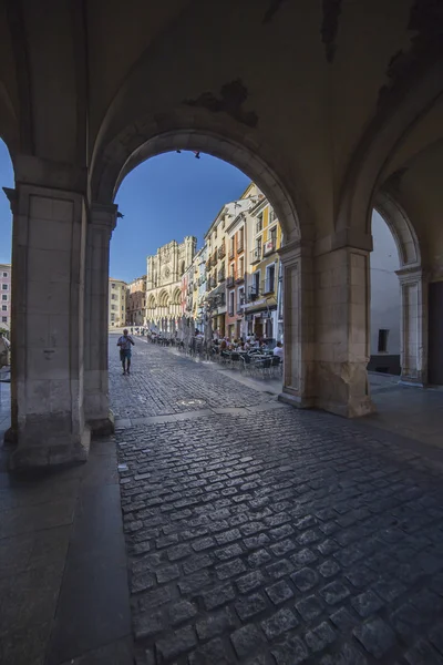 An arch leading to Plaza Mayor in Cuenca, Spain — Stock Photo, Image