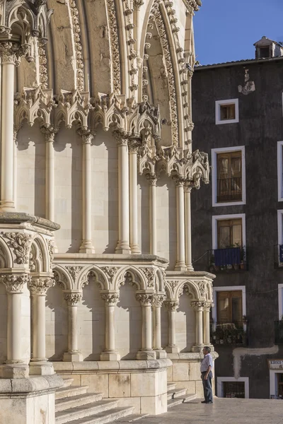 Detalle de fachada de la Catedral de Cuenca, La catedral está dedicada a San Julián, estilo gótico inglés-norman, siglo XII — Foto de Stock