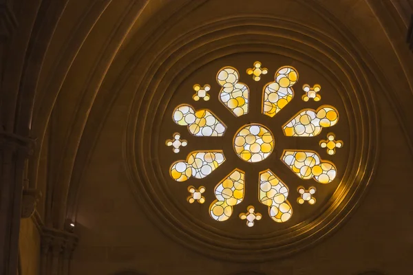 Détail des vitraux à l'intérieur de la cathédrale Notre-Dame de Grâce et Saint-Julien de Cuenca. Castilla-La Mancha, Espagne — Photo