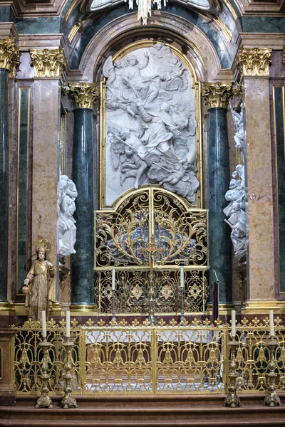 Inne i katedralen i Cuenca, Chapel New of San Julian eller transparent, ligger i hjärtat av ambulatory i trasaltar borgmästare, genomfördes unisont som högaltaret, Cuenca, Spanien — Stockfoto