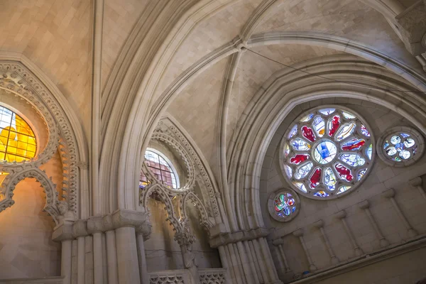 Részlet az ólomüveg ablak belsejében a székesegyház a mi Lady of Grace és Szent Julian a Cuenca. Castilla-La Mancha, Spanyolország — Stock Fotó