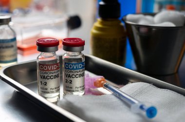 Covid-19 koronavirüs aşısı aşı için iki kez, kavramsal görüntü
