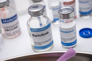 Covid-19 'dan etkilenen insanlar için hazırlanmış ilaçlar, baricitinib ve kalıntıların birleşimi deneysel kullanım ve kavramsal imajda enfekte olmuş hastalar için bir tedavi olarak kullanılıyor.