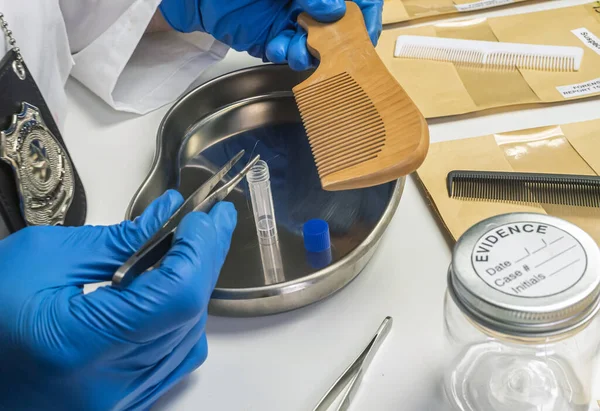 Specialized Police Take Comb Hair Take Dna Murder Victim Conceptual — Stock Photo, Image