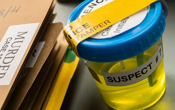 Différents Récipients Avec Urine Humaine Laboratoire Crime Suspects Meurtre Étiquetés — Photo