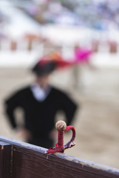 Épée toreador soutenu sur le burladero, Espagne — Photo