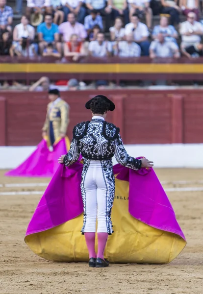 Spanish Bullfighter with the Cape in the Sabiote bullring, Sabio — Stock Photo, Image